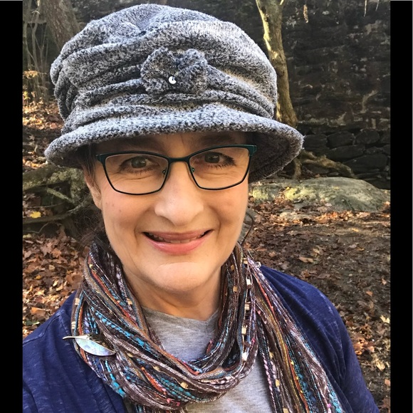 Meet your Posher, Sarina - Picture 2 of 2